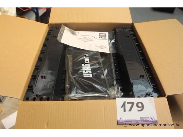 2 pvc materiaalkisten usag 1300 - afbeelding 1 van  3