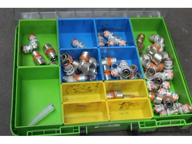 2 pvc stapelkoffers met inhoud - afbeelding 3 van  3