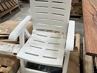 2 pvc tuinstoelen, kleur wit - afbeelding 1 van  1