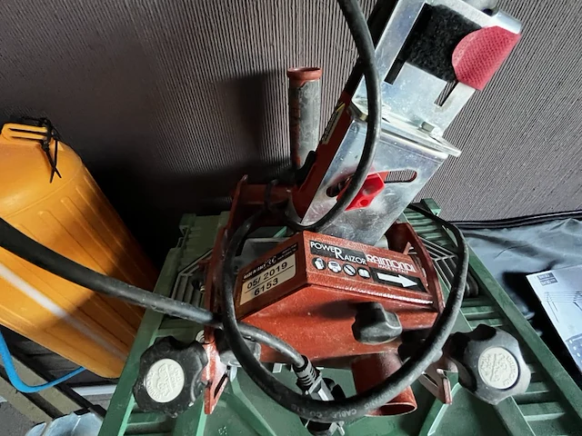 2 raimondi werktafels in combinatie met haakse slijper - afbeelding 7 van  16