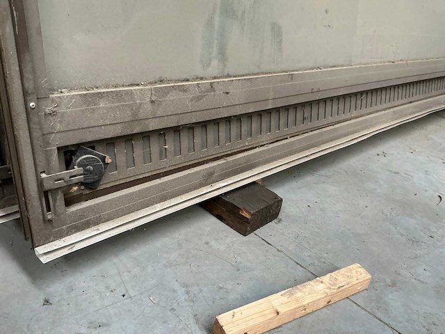 2 ramen met ventilatie rooster 185 x 318 - afbeelding 2 van  4