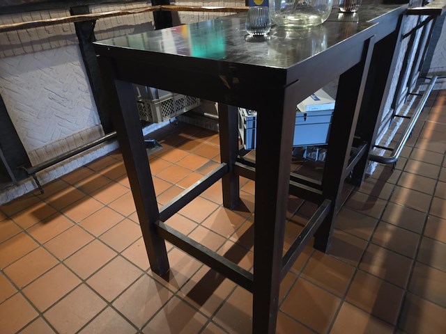 2 rechthoekige + 3 vierkante houten hoge tafels - afbeelding 5 van  7