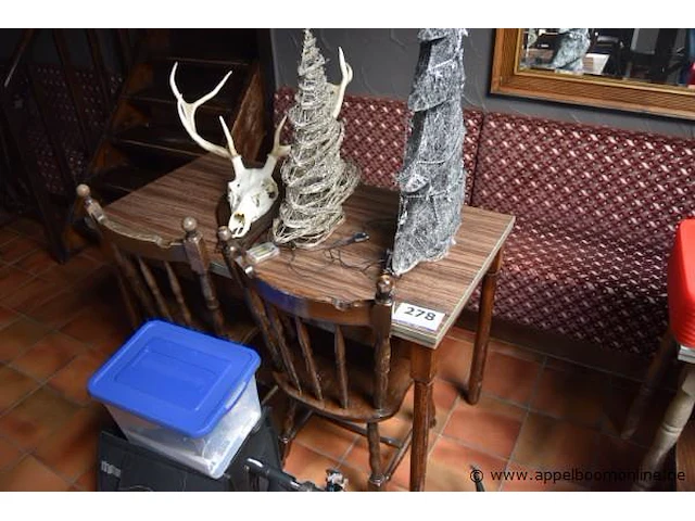 2 rechthoekige houten tafels vv 4 stoelen (staande op 1e verdieping) - afbeelding 1 van  2