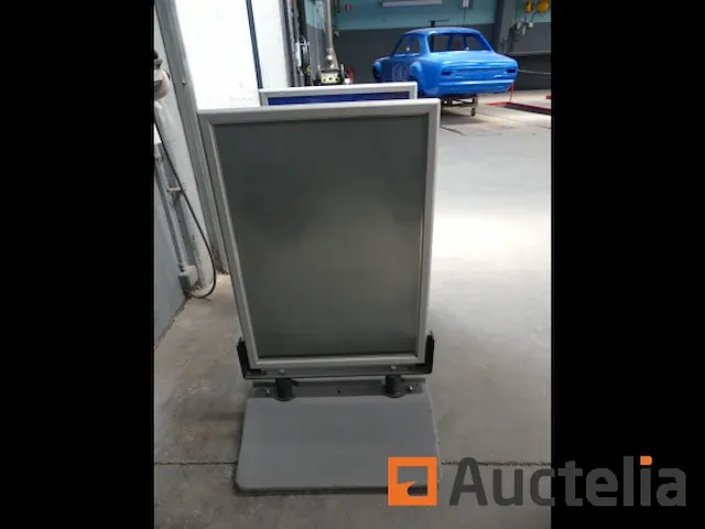 2 reclamepanelen op kunststof standaard - afbeelding 2 van  6