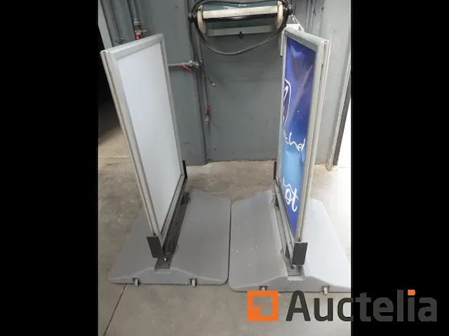 2 reclamepanelen op kunststof standaard - afbeelding 6 van  6