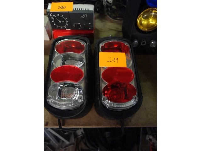 2 reflectoren voor aanhangwagen - afbeelding 1 van  1