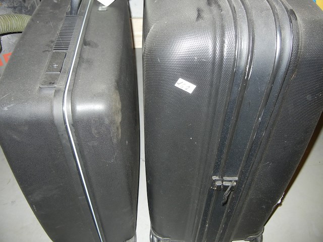 2 reiskoffers - afbeelding 1 van  2