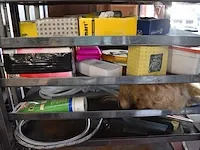 2 rekjes met kleine partij schroeven en klein materiaal (29) - afbeelding 2 van  14