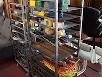 2 rekjes met kleine partij schroeven en klein materiaal (29) - afbeelding 1 van  14