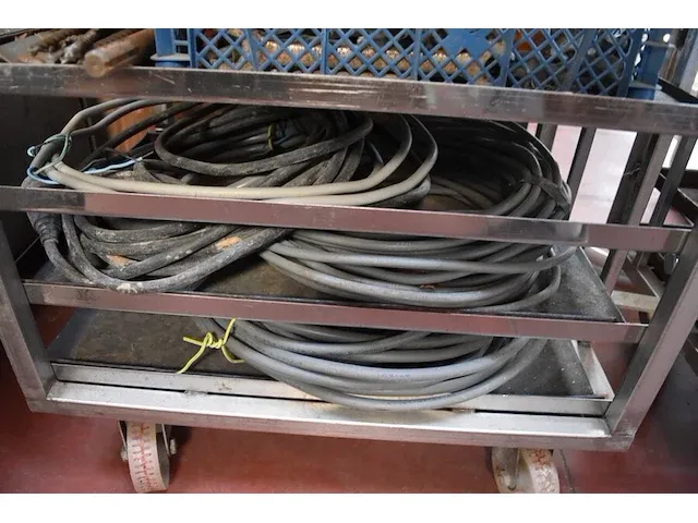 2 rekjes met kleine partij schroeven en klein materiaal (29) - afbeelding 8 van  14