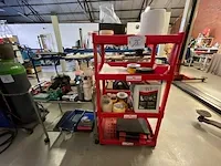 2 rekken met garagetoebehoren - afbeelding 1 van  2