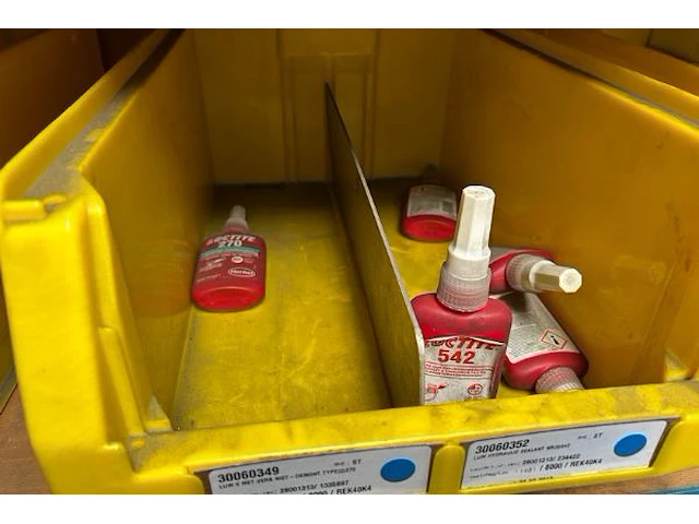 2 rekken met inhoud - afbeelding 13 van  14