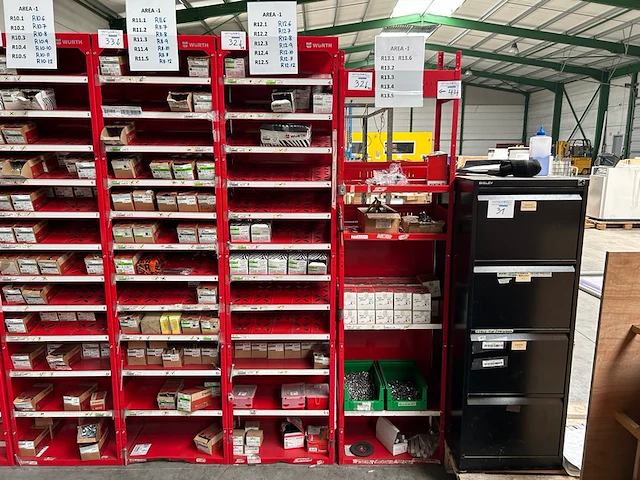 2 rekken würth met vastzetmateriaal - afbeelding 1 van  9