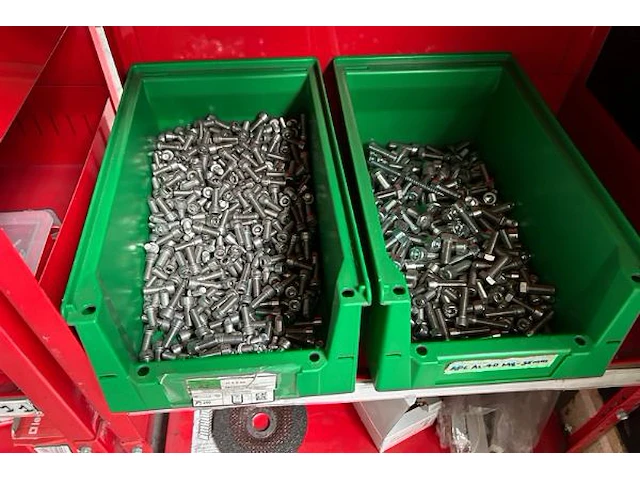 2 rekken würth met vastzetmateriaal - afbeelding 4 van  9