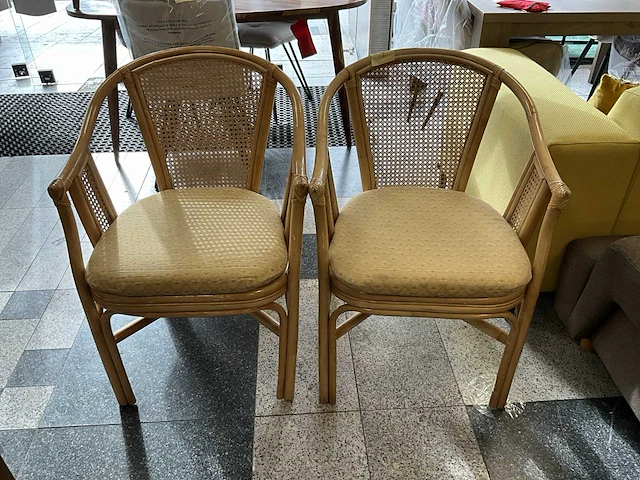 2 rieten terrasstoelen en opklapbare tafel - afbeelding 1 van  3