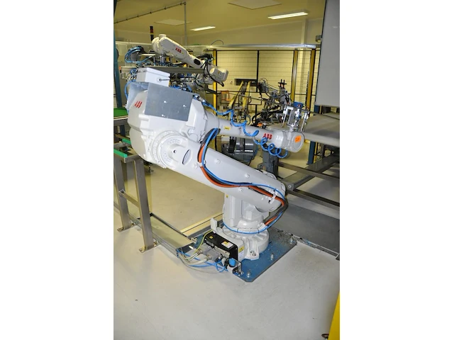 2 * robot abb ab - afbeelding 1 van  8