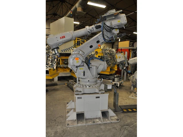 2 * robot abb incl. keyence device - afbeelding 3 van  6