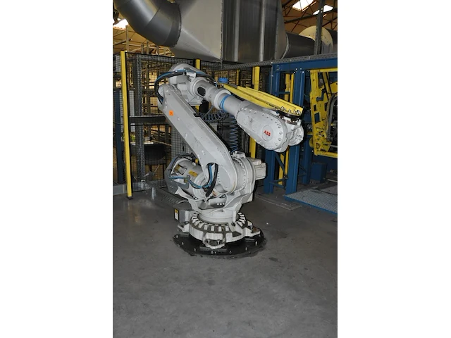 2 * robot abb + rotating platform - afbeelding 1 van  8
