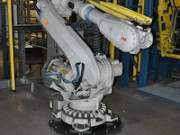 2 * robot abb + rotating platform - afbeelding 1 van  8
