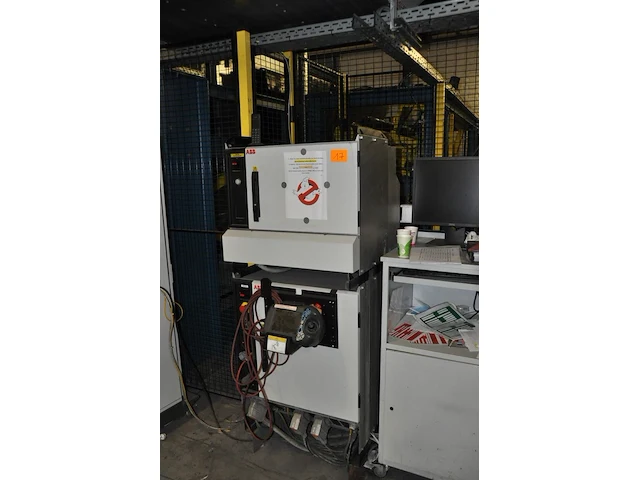 2 * robot abb + rotating platform - afbeelding 4 van  8