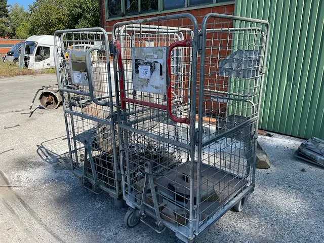 2 rolcontainers - afbeelding 1 van  2