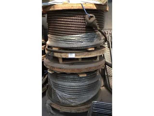 2 rollen staalkabel - afbeelding 1 van  2