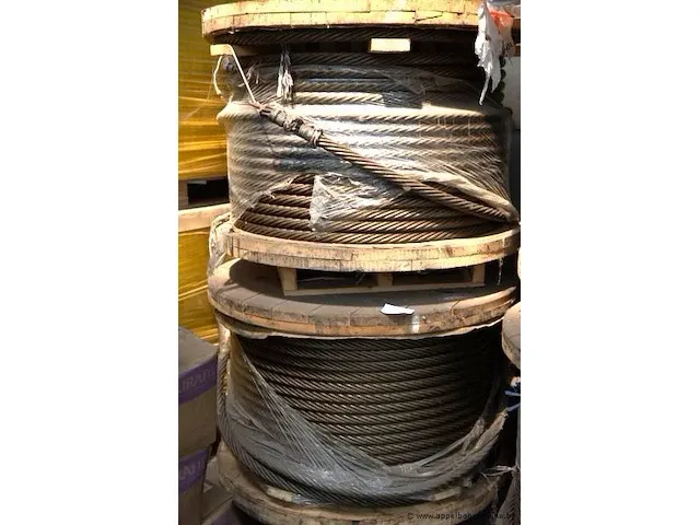 2 rollen staalkabel - afbeelding 1 van  2