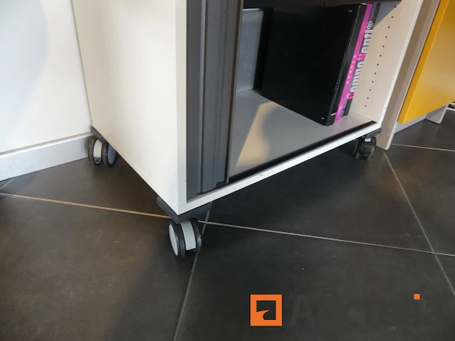 2 rolluikkasten op showwielen - afbeelding 8 van  8