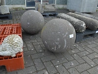2 ronde stenen bollen - afbeelding 2 van  4