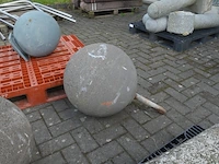 2 ronde stenen bollen - afbeelding 3 van  4