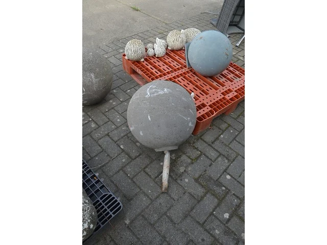 2 ronde stenen bollen - afbeelding 4 van  4