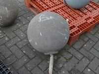 2 ronde stenen bollen - afbeelding 4 van  4