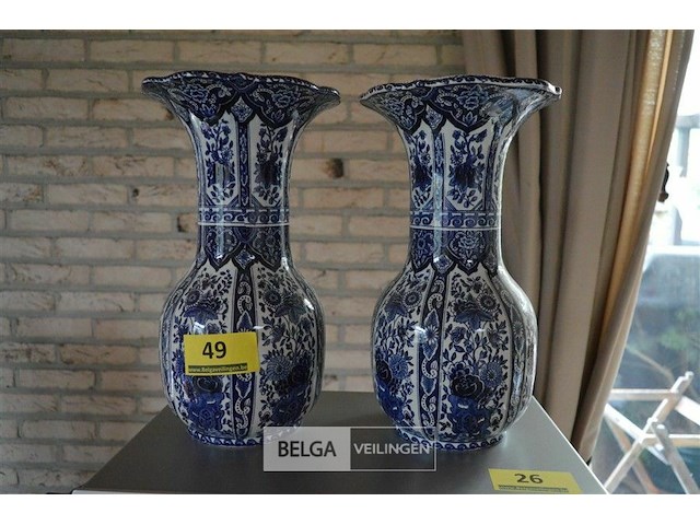 2 royal sphinx delft balustervazen - afbeelding 1 van  4
