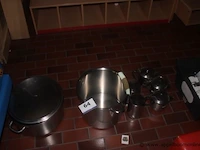 2 rvs kookpotten plus 5 koffiekannen - afbeelding 1 van  3