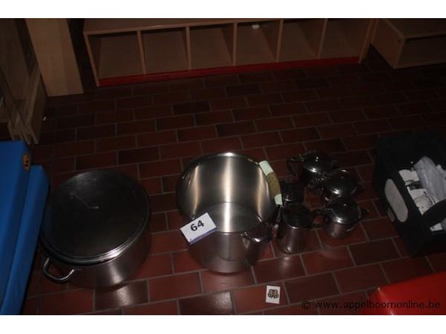 2 rvs kookpotten plus 5 koffiekannen - afbeelding 1 van  3