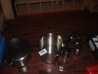 2 rvs kookpotten plus 5 koffiekannen - afbeelding 1 van  3