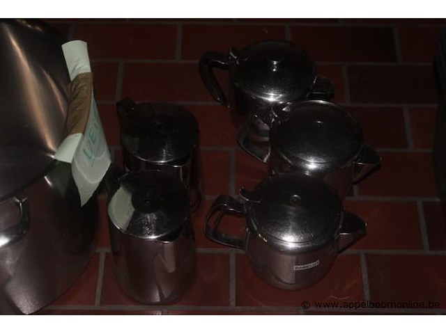 2 rvs kookpotten plus 5 koffiekannen - afbeelding 2 van  3