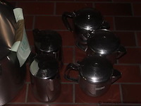 2 rvs kookpotten plus 5 koffiekannen - afbeelding 2 van  3