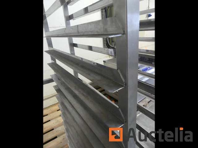 2 rvs trolleys met waterpassen - afbeelding 1 van  5