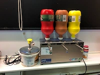 2 sausdispensers