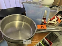 2 sauspannen en 1 maatbeker - afbeelding 1 van  2