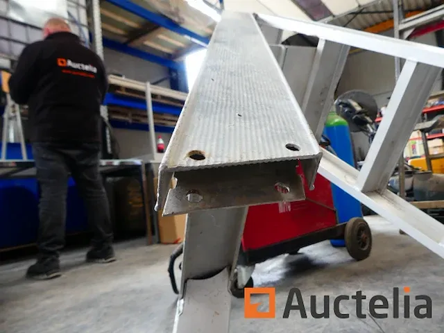 2 schalen en aluminium trapladder - afbeelding 2 van  11