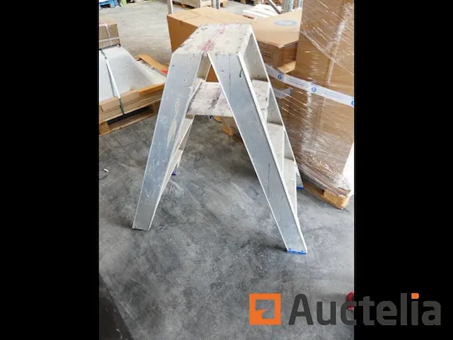 2 schalen en aluminium trapladder - afbeelding 1 van  11