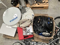 2 schotelantennes sedea en toebehoren