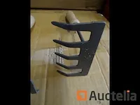 2 schrapers