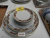 2 setjes diverse platte borden - afbeelding 1 van  2