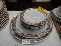 2 setjes diverse platte borden - afbeelding 1 van  1