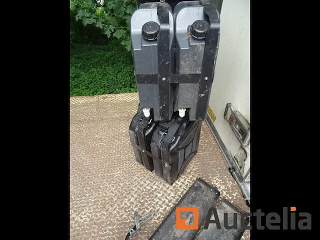 2 sets van 2 jerrycans voor jeep, 2 sets voor jerrycans voor jeep - afbeelding 3 van  11