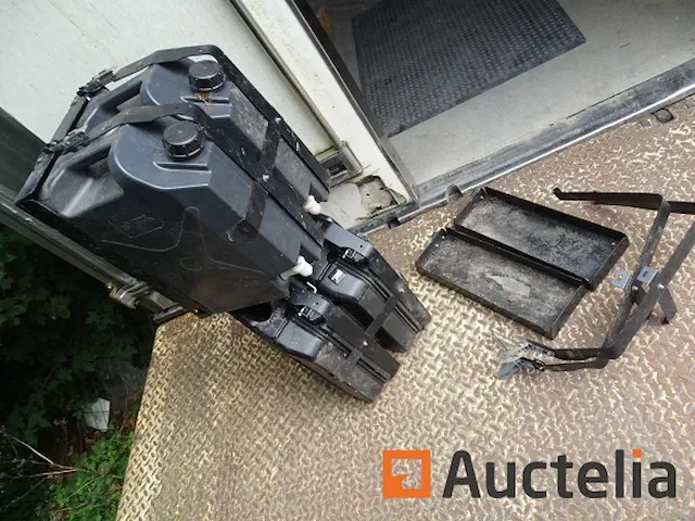 2 sets van 2 jerrycans voor jeep, 2 sets voor jerrycans voor jeep - afbeelding 1 van  11