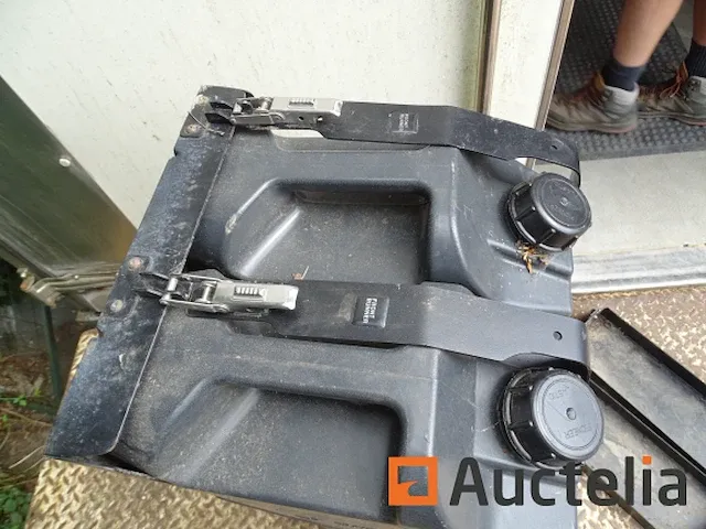 2 sets van 2 jerrycans voor jeep, 2 sets voor jerrycans voor jeep - afbeelding 8 van  11